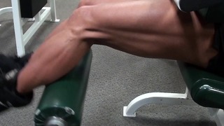 Ifbb Pro Fbb Ldr Does Leg Extensions On A Gym