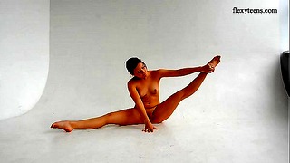Dasha Lopuhova Extremely Sexy Young Gymnast